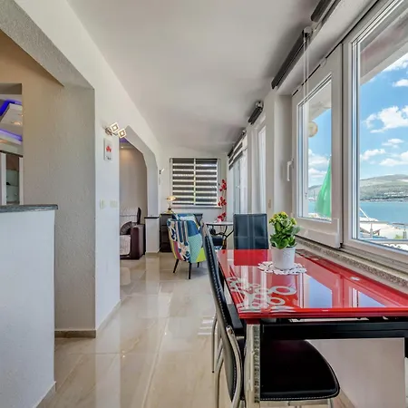Luxurious In Arbanija With Jacuzzi, Cleaning Included *