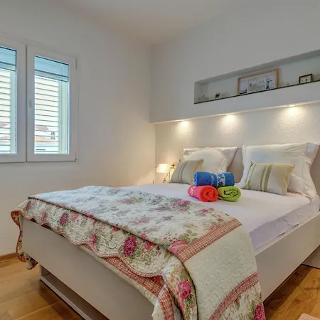Luxurious In Arbanija With Jacuzzi, Cleaning Included * تروغير