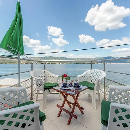 Luxurious In Arbanija With Jacuzzi, Cleaning Included بيت للعطل
