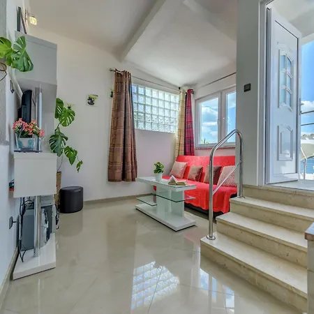 Luxurious In Arbanija With Jacuzzi, Cleaning Included تروغير