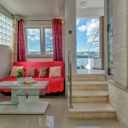 Luxurious In Arbanija With Jacuzzi, Cleaning Included