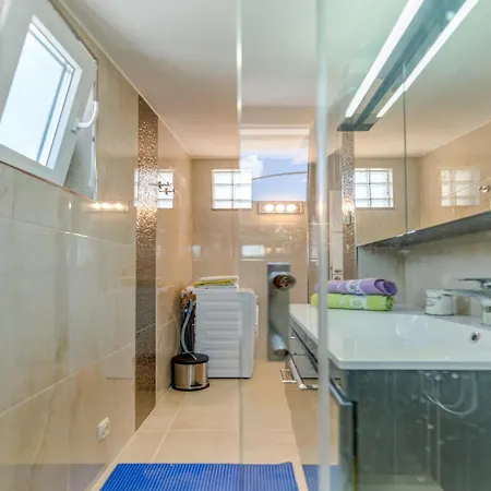 Luxurious In Arbanija With Jacuzzi, Cleaning Included بيت للعطل *