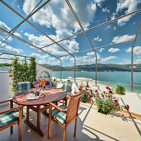 Luxurious In Arbanija With Jacuzzi, Cleaning Included تروغير