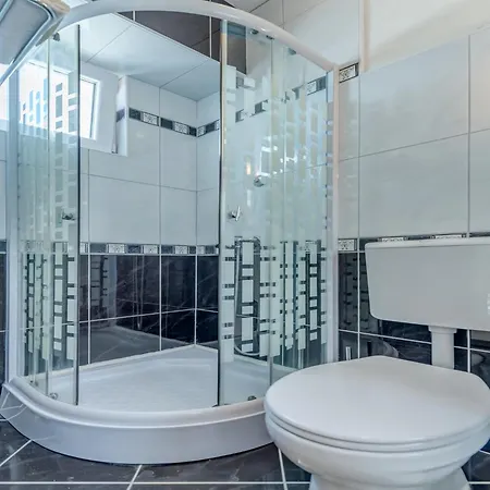 Luxurious In Arbanija With Jacuzzi Vakantiehuis Trogir