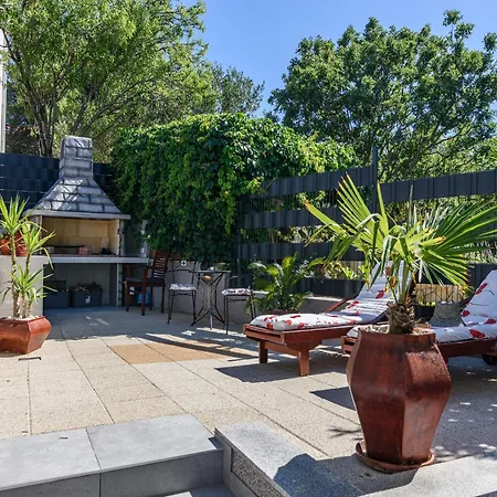 Vakantiehuis Luxurious In Arbanija With Jacuzzi