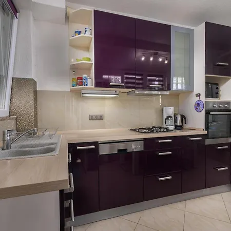 Vakantiehuis Luxurious In Arbanija With Jacuzzi *