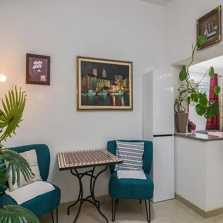 Luxurious In Arbanija With Jacuzzi Vakantiehuis *