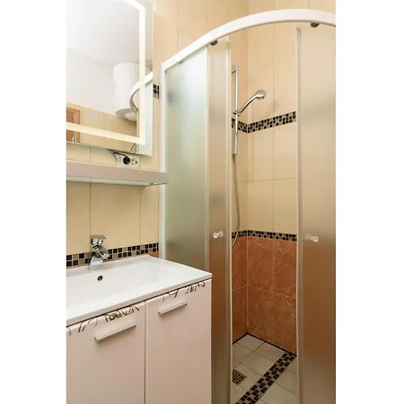 Vakantiehuis Luxurious In Arbanija With Jacuzzi *