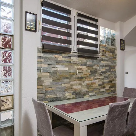 Vakantiehuis Luxurious In Arbanija With Jacuzzi Trogir