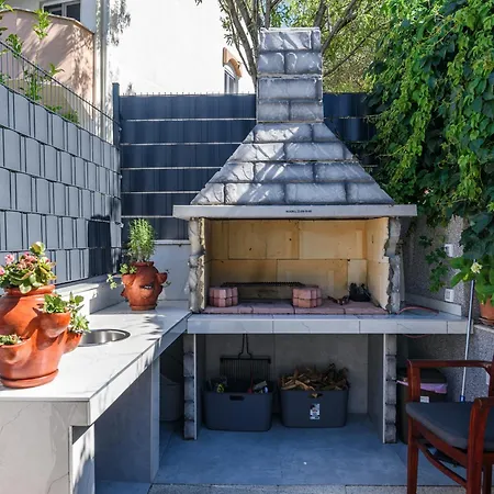 Luxurious In Arbanija With Jacuzzi Vakantiehuis *